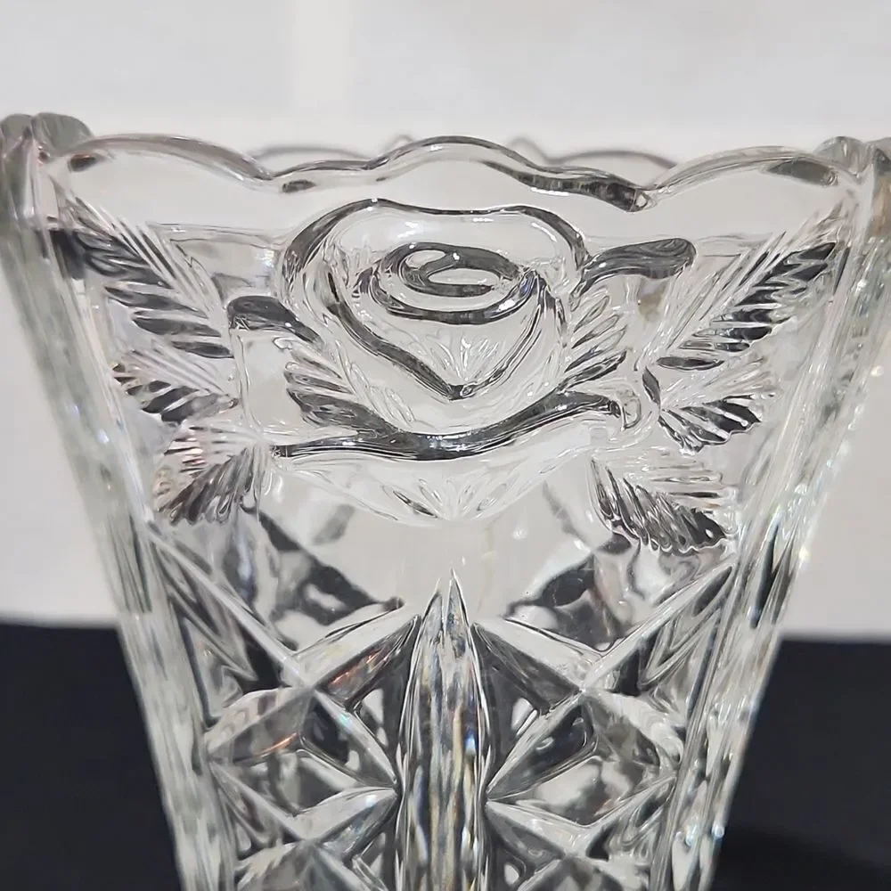 Beautiful Crystal Dorsett Rose Designed Floral Vase